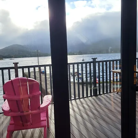 The Boat House Waterside Holiday home